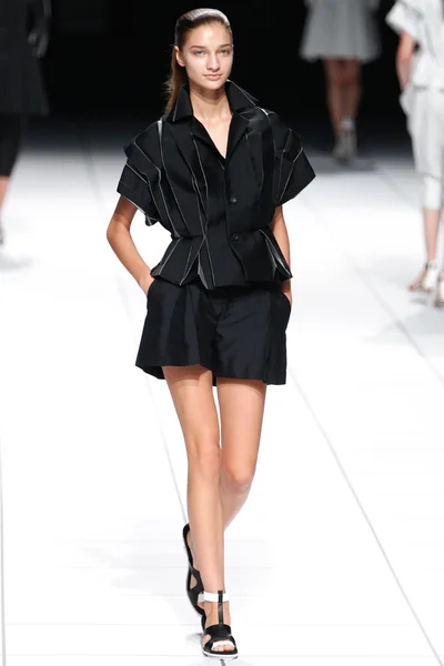 Look 12